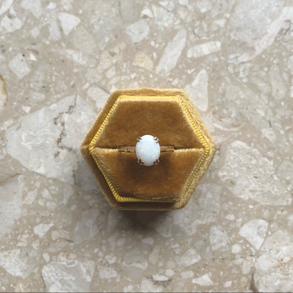 Vintage Opal Oval Yellow Gold Claw Ring - Picture 9 of 12